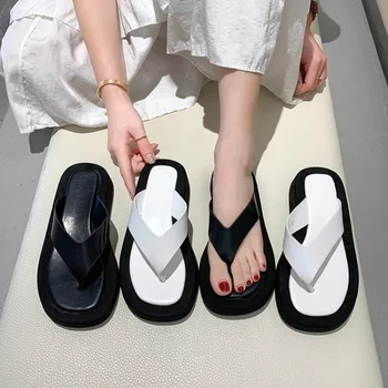 Сандалии большого размера, летние женские однотонные Корейские пляжные сандалии на платформе с зажимом в елочку, пляжные тапочки